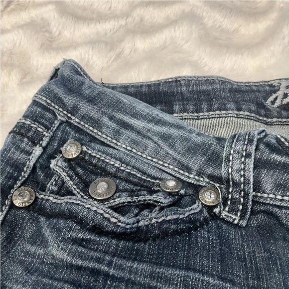 Antique Rivet Women’s Raw Hem Embellished Jeans Size 28 - Picture 5 of 15